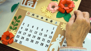はつらつシルバーの集いで万年カレンダー作り